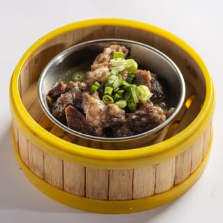 B-12 Beef Short Rib with Black Pepper Sauce (黑椒牛仔骨)