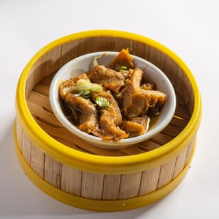 B-11 Steam Beef Tripe with Black Pepper Sauce (黑椒金錢肚)